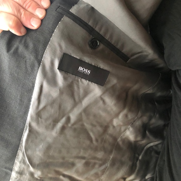 Boss suit - Picture 4 of 5